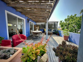 Flat with panoramic views of Table Mountain & city